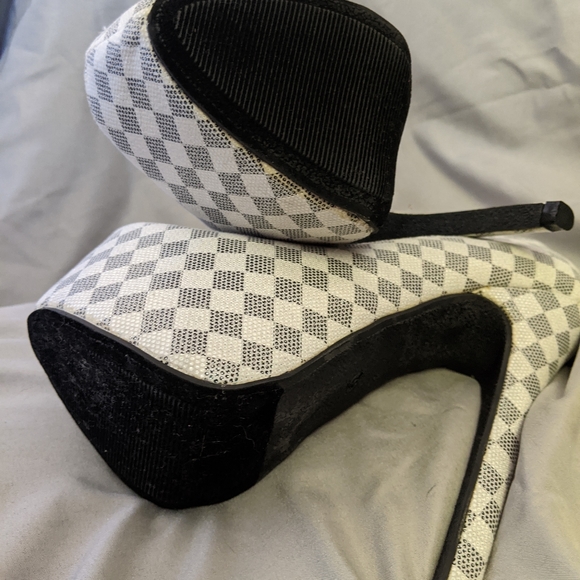 Clubwear 6" Platform Heels - Picture 4 of 5